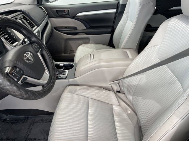 Certified 2019 Toyota Highlander Plus FWD image 18