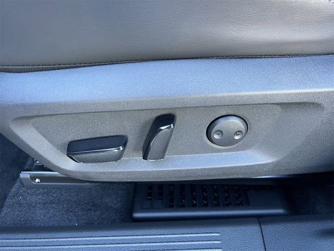 Certified 2025 Nissan Rogue Platinum image 23