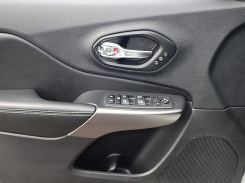 Used 2021 Jeep Cherokee Limited image 18