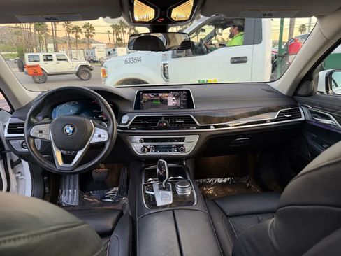 Used 2022 BMW 750i xDrive image 33