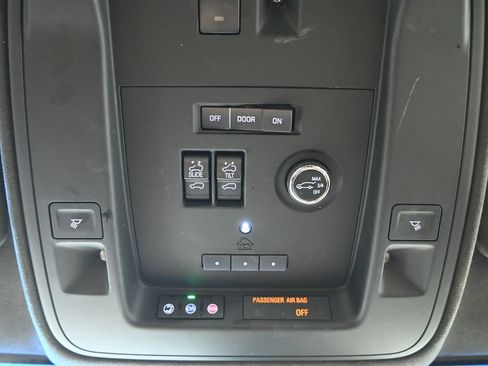 Used 2018 Cadillac Escalade Platinum AWD/4WD image 36