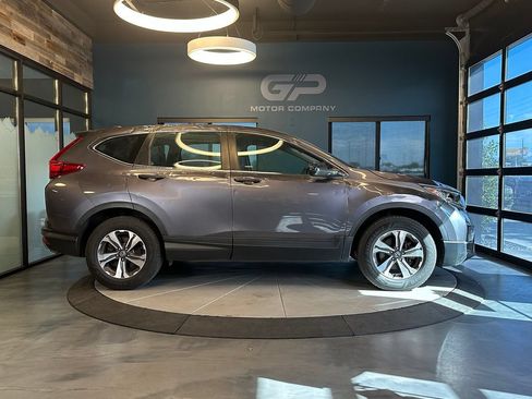 Used 2017 Honda CR-V LX image 2