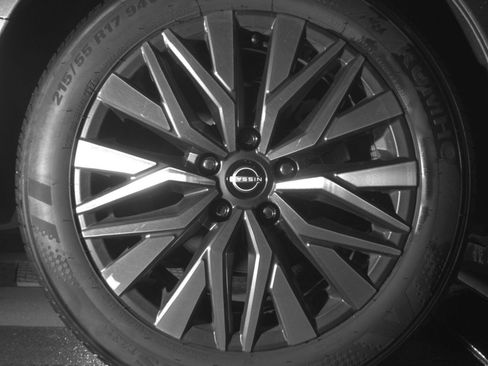 Used 2025 Nissan Altima 2.5 SV FWD image 15