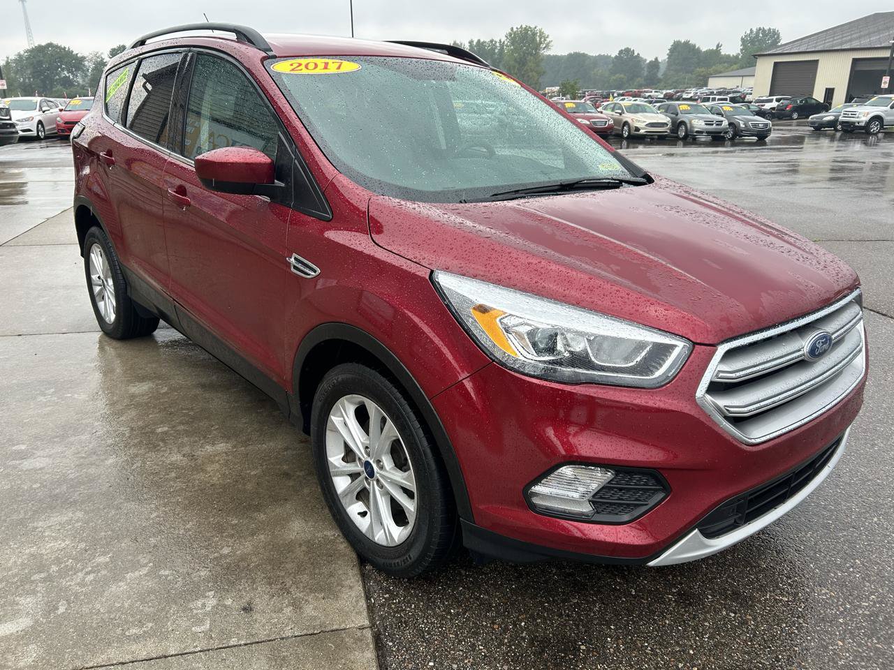 Used 2017 Ford Escape SE w/ Equipment Group 201A FWD image 3