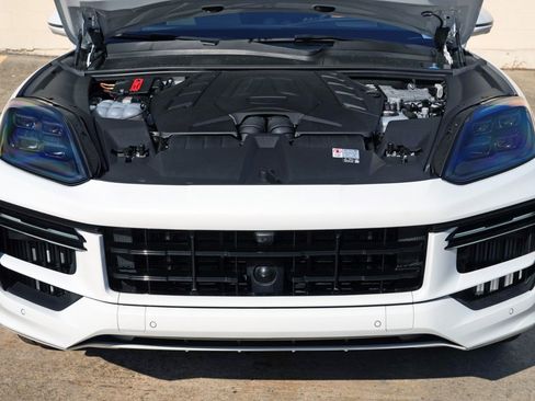 Used 2024 Porsche Cayenne Turbo AWD/4WD image 8