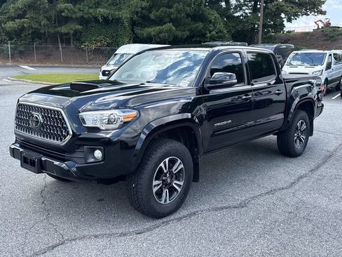 Used 2018 Toyota Tacoma TRD Sport AWD/4WD image 3