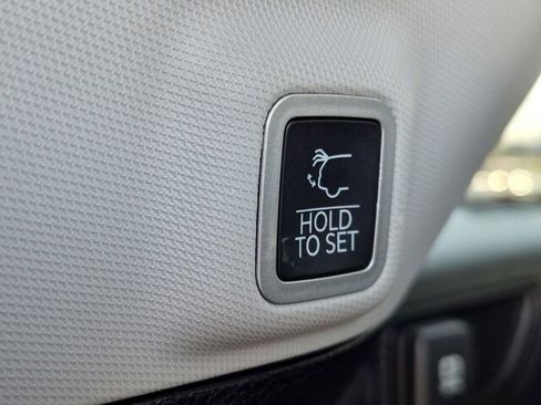 Used 2022 Jeep Grand Cherokee Limited image 19