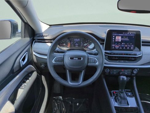 Used 2022 Jeep Compass Latitude FWD image 12