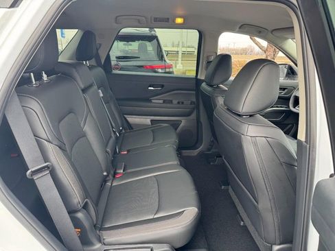 New 2026 Nissan Pathfinder SL image 6