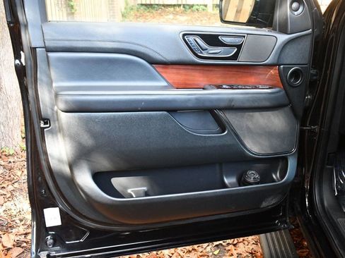 Used 2022 Lincoln Navigator L 4WD image 16