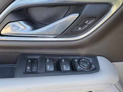 Used 2021 GMC Yukon SLT w/ SLT Luxury Package image 17