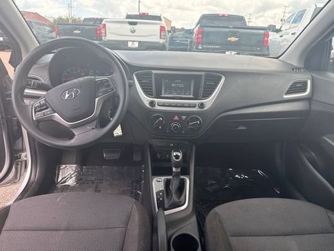 Used 2021 Hyundai Accent SE FWD image 13