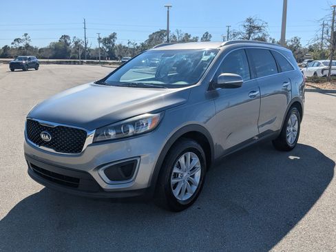 Used 2018 Kia Sorento LX image 9