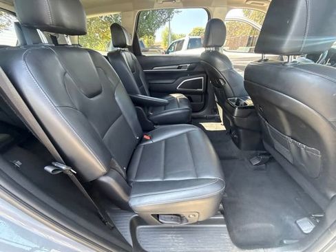 Used 2022 Kia Telluride S FWD image 9