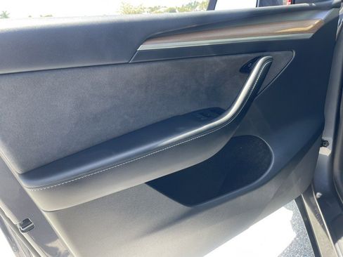 Used 2023 Tesla Model Y AWD image 19