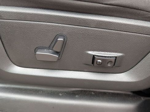 Used 2024 RAM 2500 Big Horn w/ Sport Appearance Package image 10