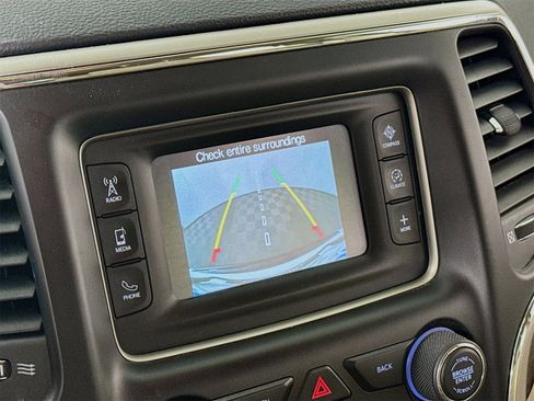 Used 2017 Jeep Grand Cherokee Laredo w/ Quick Order Package 23E image 16