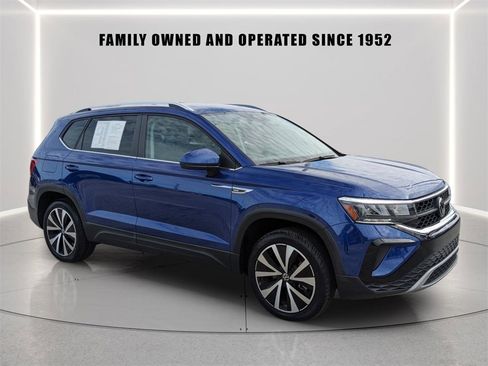 Certified 2023 Volkswagen Taos SE image 9