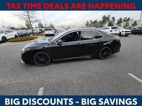 Used 2023 Toyota Camry XSE image 8