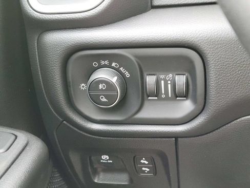 New 2026 RAM 1500 4x4 Crew Cab image 19