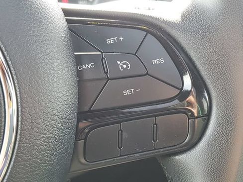Used 2022 Jeep Renegade Altitude w/ Sun/Sound Group AWD/4WD image 15