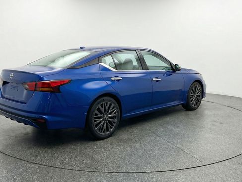 Used 2025 Nissan Altima 2.5 SV image 6