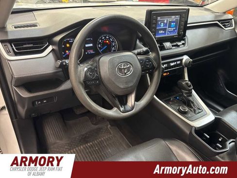 Used 2022 Toyota RAV4 LE image 9