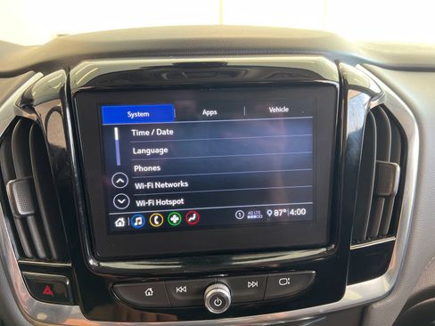 Used 2021 Chevrolet Traverse LT image 19