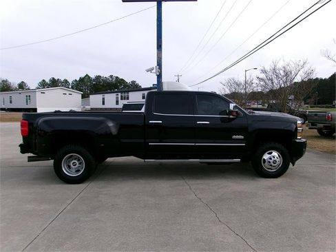 Used 2019 Chevrolet Silverado 3500 High Country w/ Duramax Plus Package image 7