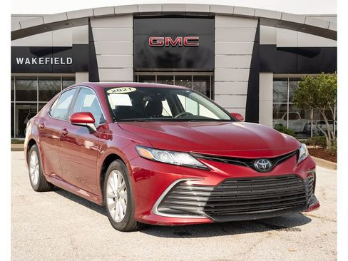 Used 2021 Toyota Camry LE image 1