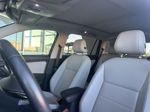 Used 2021 Volkswagen Tiguan SE w/ Panoramic Sunroof Package FWD image 27