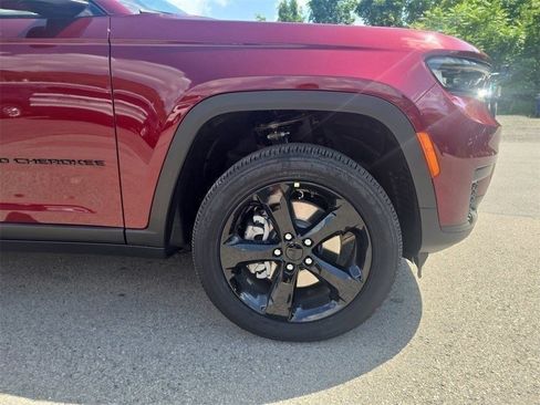 New 2025 Jeep Grand Cherokee L Altitude image 2