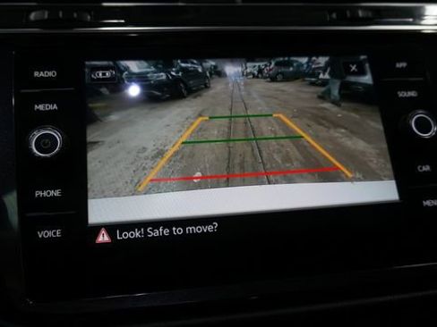 Certified 2023 Volkswagen Tiguan SE image 18