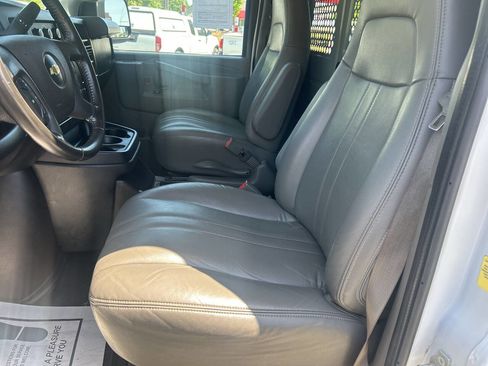 Used 2022 Chevrolet Express 2500 w/ Driver Convenience Package RWD image 11