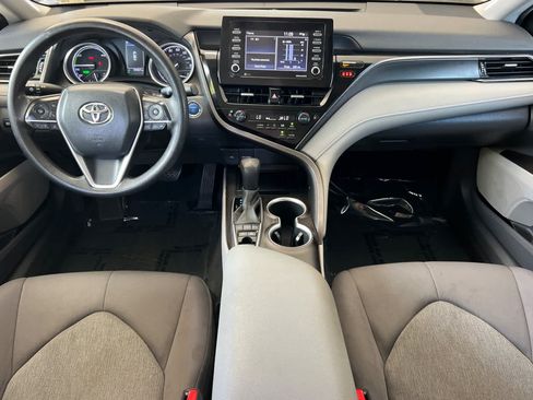 Used 2022 Toyota Camry LE FWD image 3