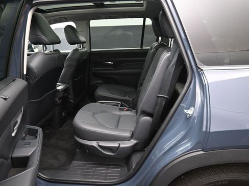 Certified 2025 Toyota Grand Highlander AWD image 31