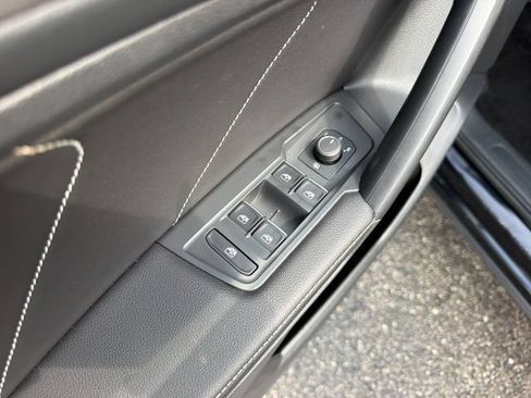 Certified 2023 Volkswagen Tiguan SE FWD image 22