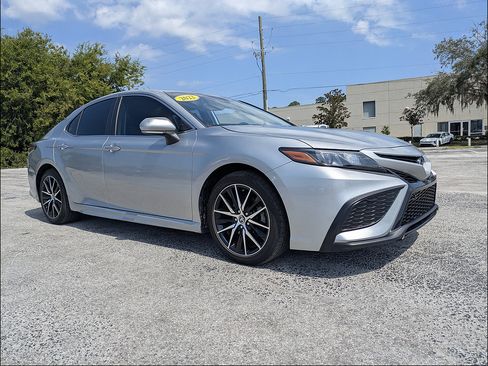 Used 2022 Toyota Camry SE w/ Audio Upgrade Package FWD image 2