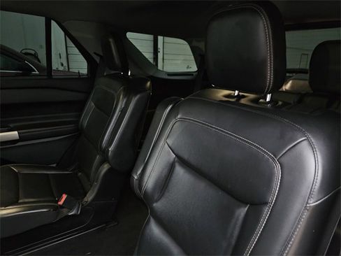 Used 2022 Ford Explorer XLT w/ Equipment Group 202A image 28