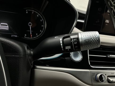 Used 2025 Genesis G70 2.5T image 39