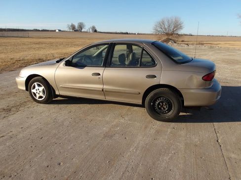 Used 2001 Chevrolet Cavalier Sedan image 6