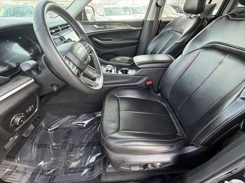 Certified 2024 Jeep Grand Cherokee Limited w/ Luxury Tech Group II image 16