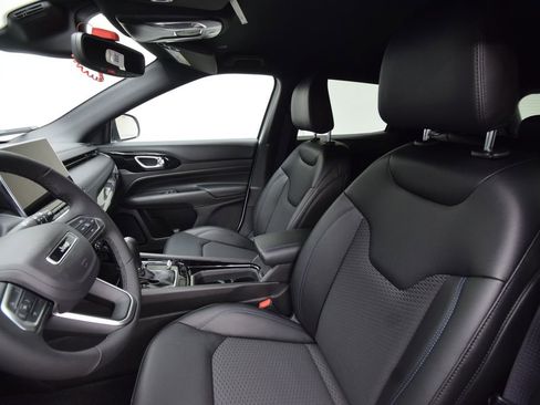 New 2026 Jeep Compass Latitude image 33