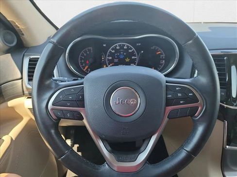 Used 2022 Jeep Grand Cherokee Laredo E image 20