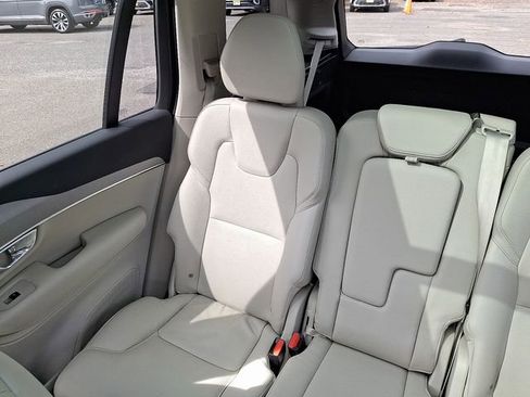 Used 2022 Volvo XC90 T5 Momentum w/ Advanced Package image 18