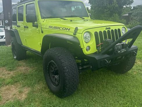 Used 2017 Jeep Wrangler Unlimited Rubicon w/ Connectivity Group AWD/4WD image 30
