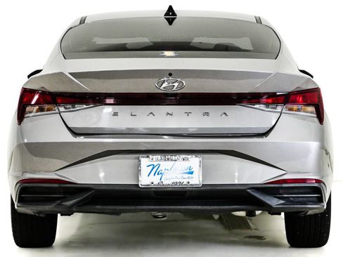 Used 2023 Hyundai Elantra SEL w/ Convenience Package FWD image 7