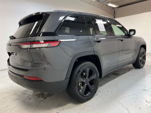 Used 2022 Jeep Grand Cherokee Altitude image 9