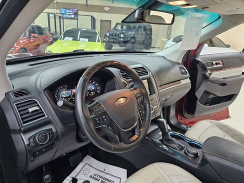 Used 2016 Ford Explorer Platinum image 21