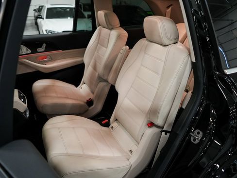 Used 2021 Mercedes-Benz GLS 580 4MATIC image 17